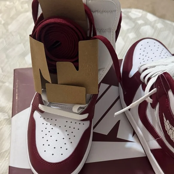 Air Jordan 1 Retro   HIGH OG - Picture 6 of 8